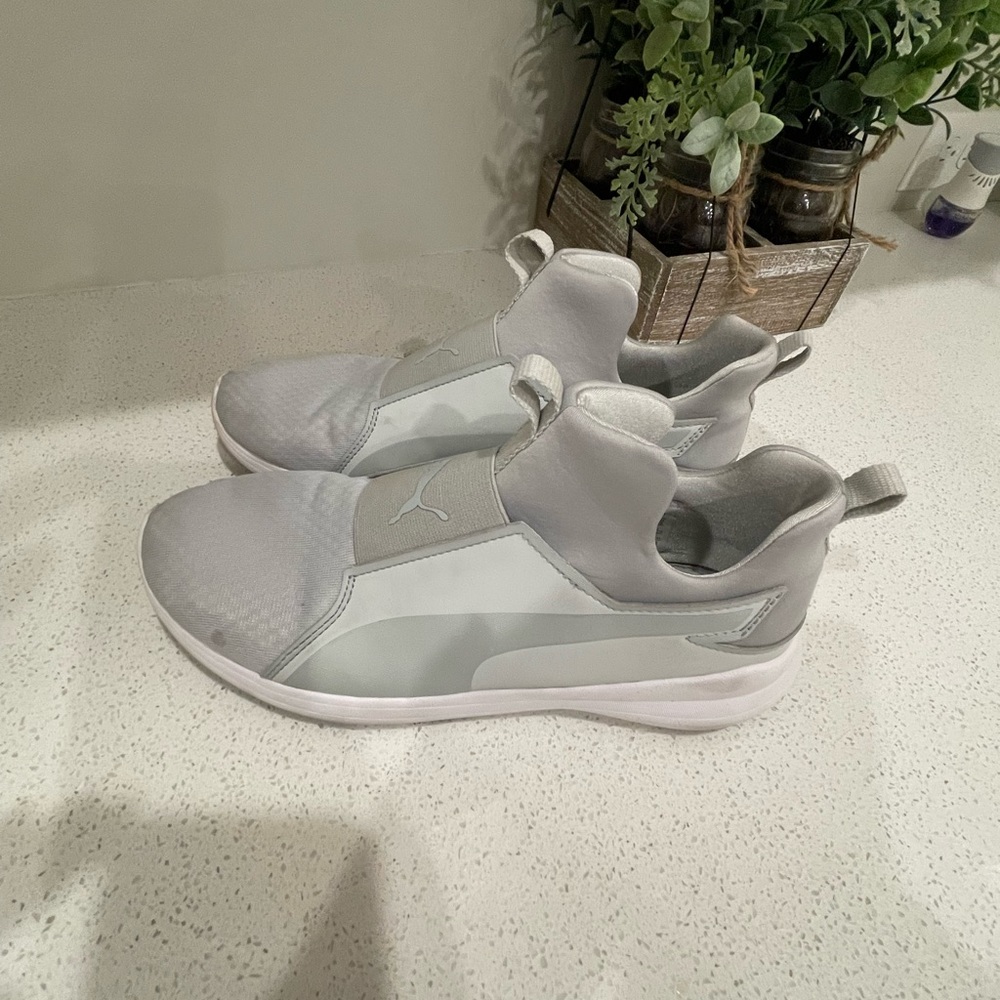 Puma woman’s Tennis shoes 9.5